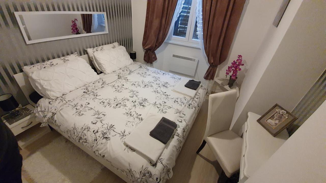 Apartments Paris Умаг Экстерьер фото