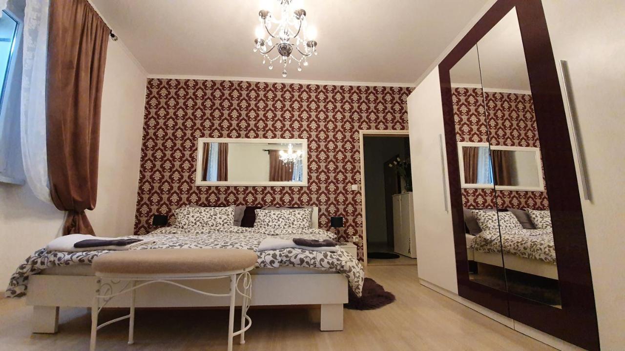 Apartments Paris Умаг Экстерьер фото