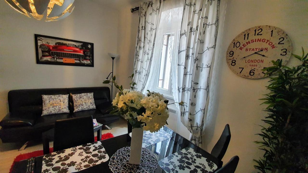 Apartments Paris Умаг Экстерьер фото