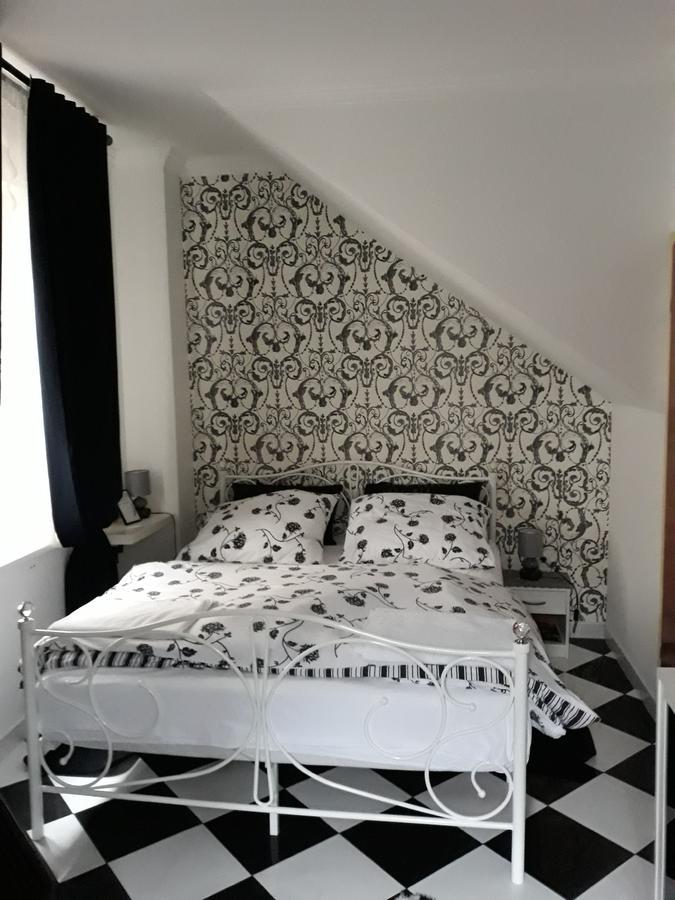 Apartments Paris Умаг Экстерьер фото