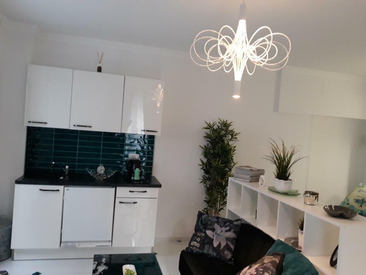 Apartments Paris Умаг Экстерьер фото