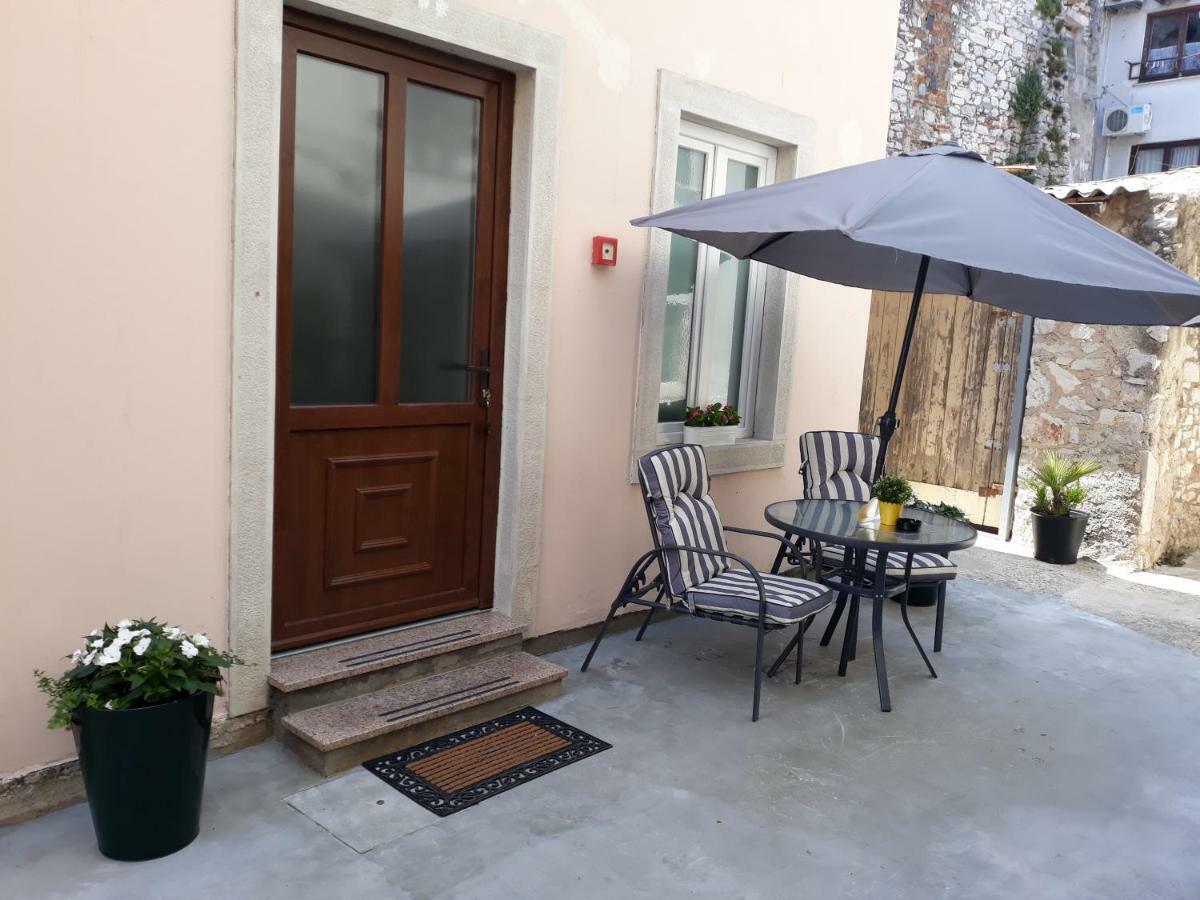 Apartments Paris Умаг Экстерьер фото