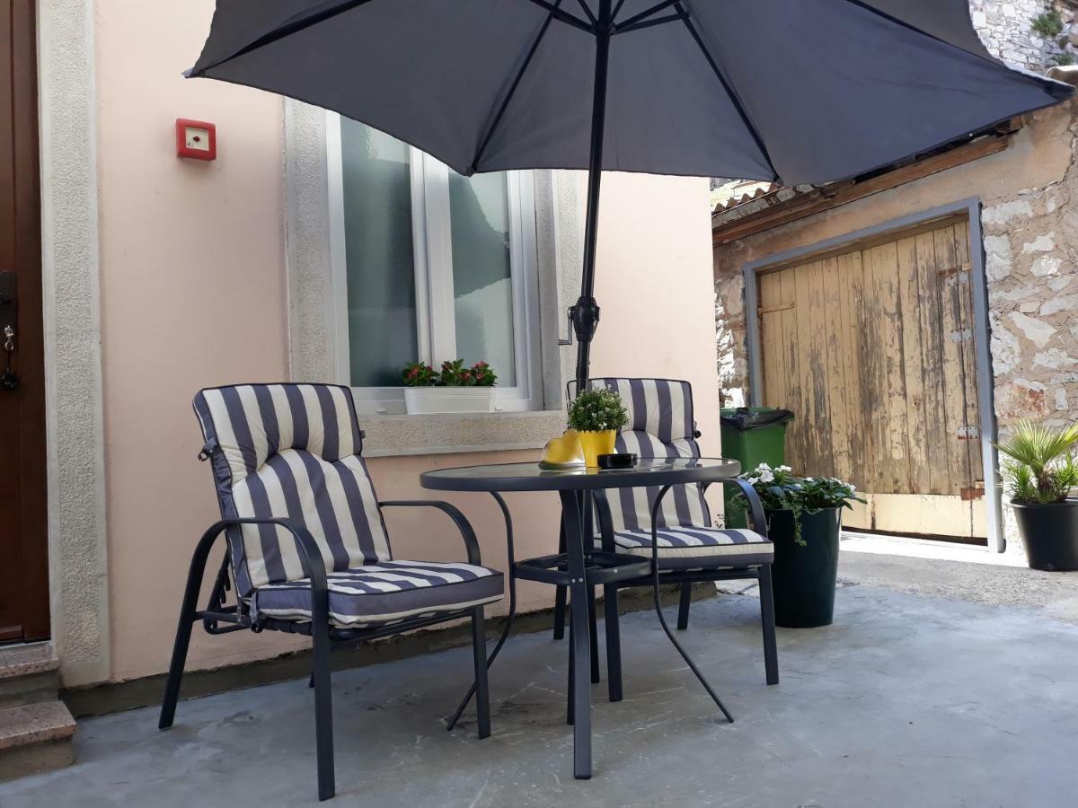 Apartments Paris Умаг Экстерьер фото